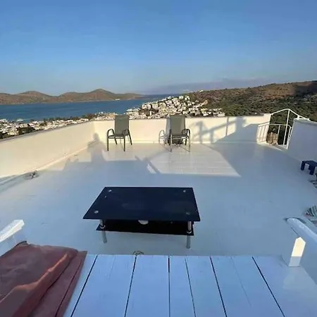 Apartment Budget With Sea View In *